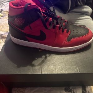 Black/Red Air Jordan 1 Mid